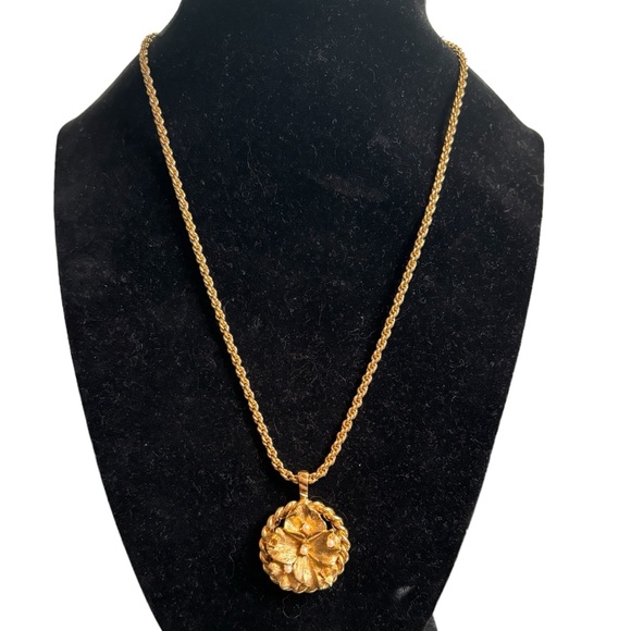 Nina Ricci Jewelry - Nina Ricci flower vintage necklace. With adjustable rope chain. Missing 2 pearls